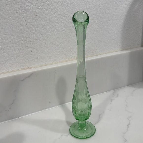 Vintage Wheaton Glass Green Bud Vase – Ribbed Neck & Geometric Base - Picture 3 of 4